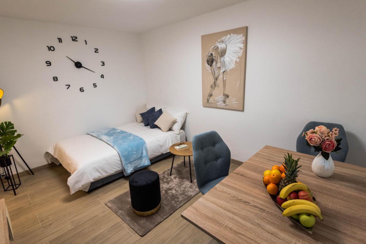 N & D Apartment Sibenik Bagian luar foto