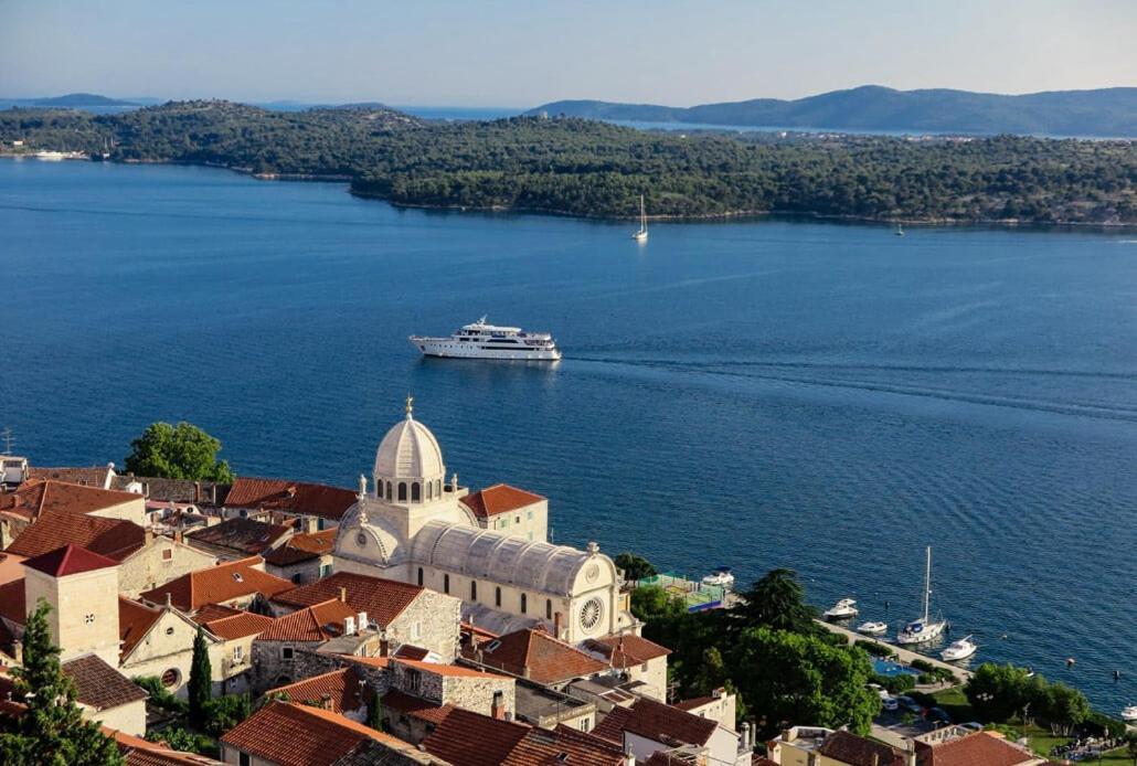 N & D Apartment Sibenik Bagian luar foto