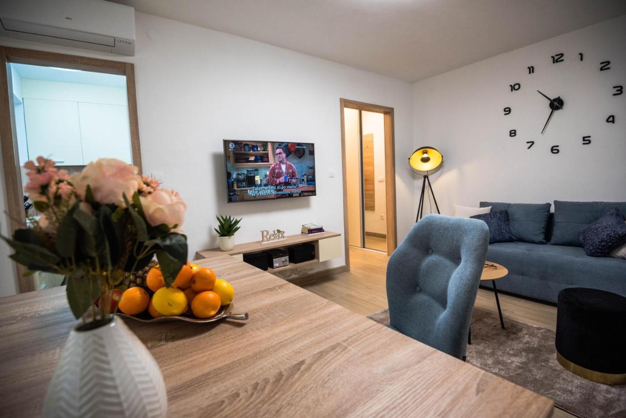 N & D Apartment Sibenik Bagian luar foto