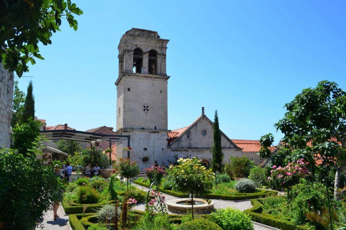 N & D Apartment Sibenik Bagian luar foto
