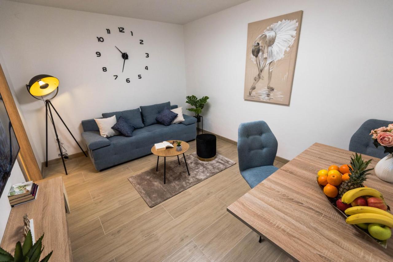N & D Apartment Sibenik Bagian luar foto