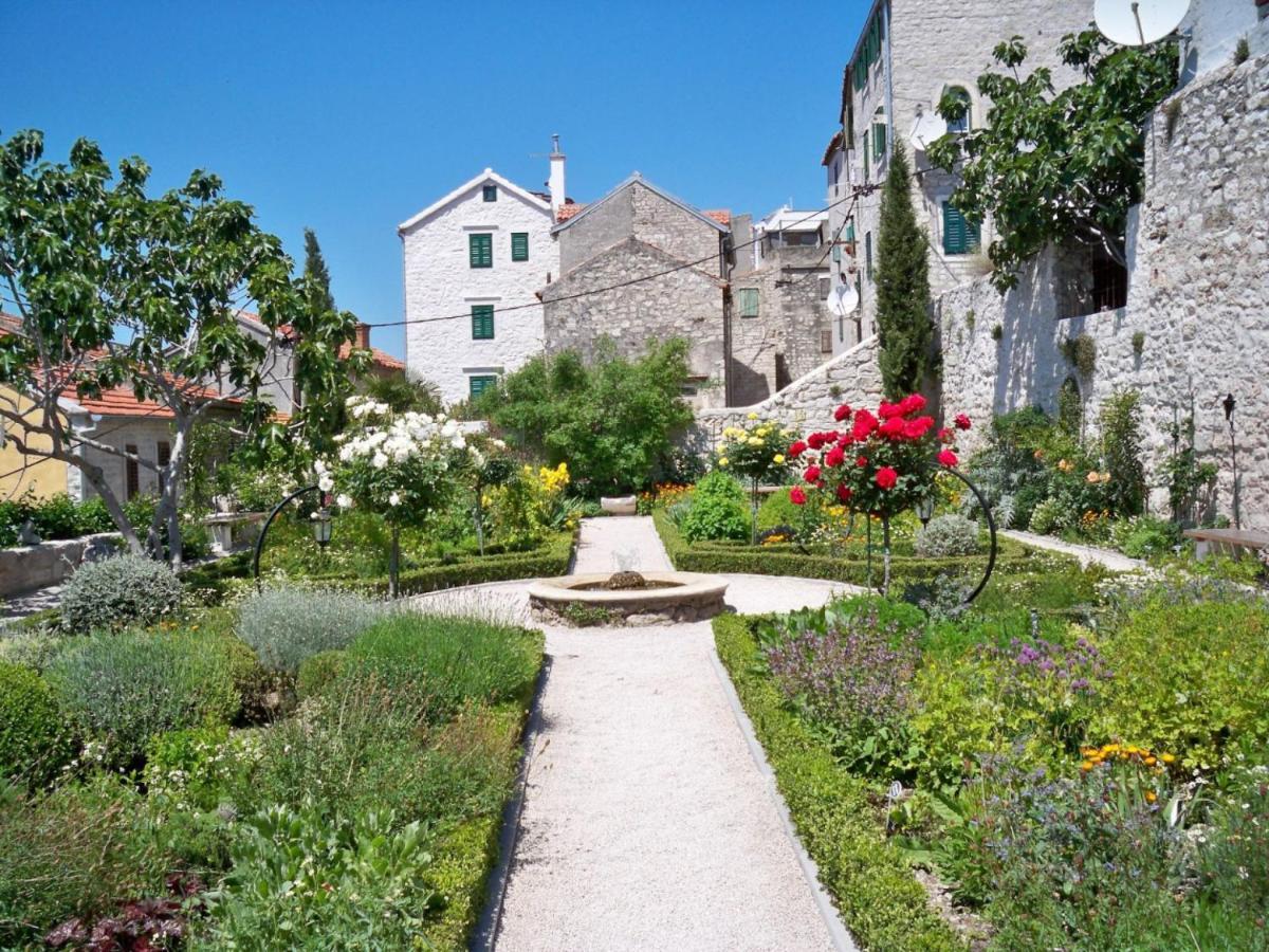 N & D Apartment Sibenik Bagian luar foto