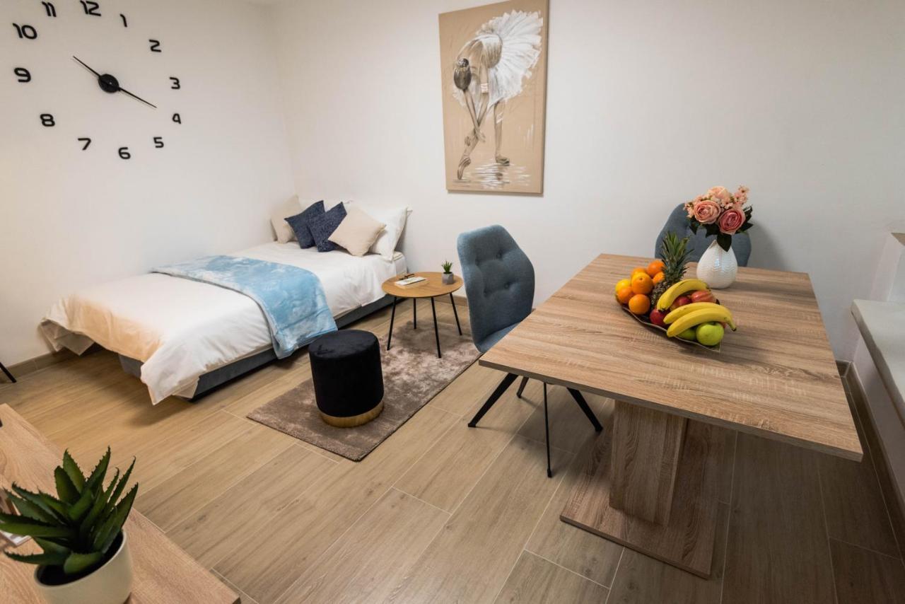 N & D Apartment Sibenik Bagian luar foto